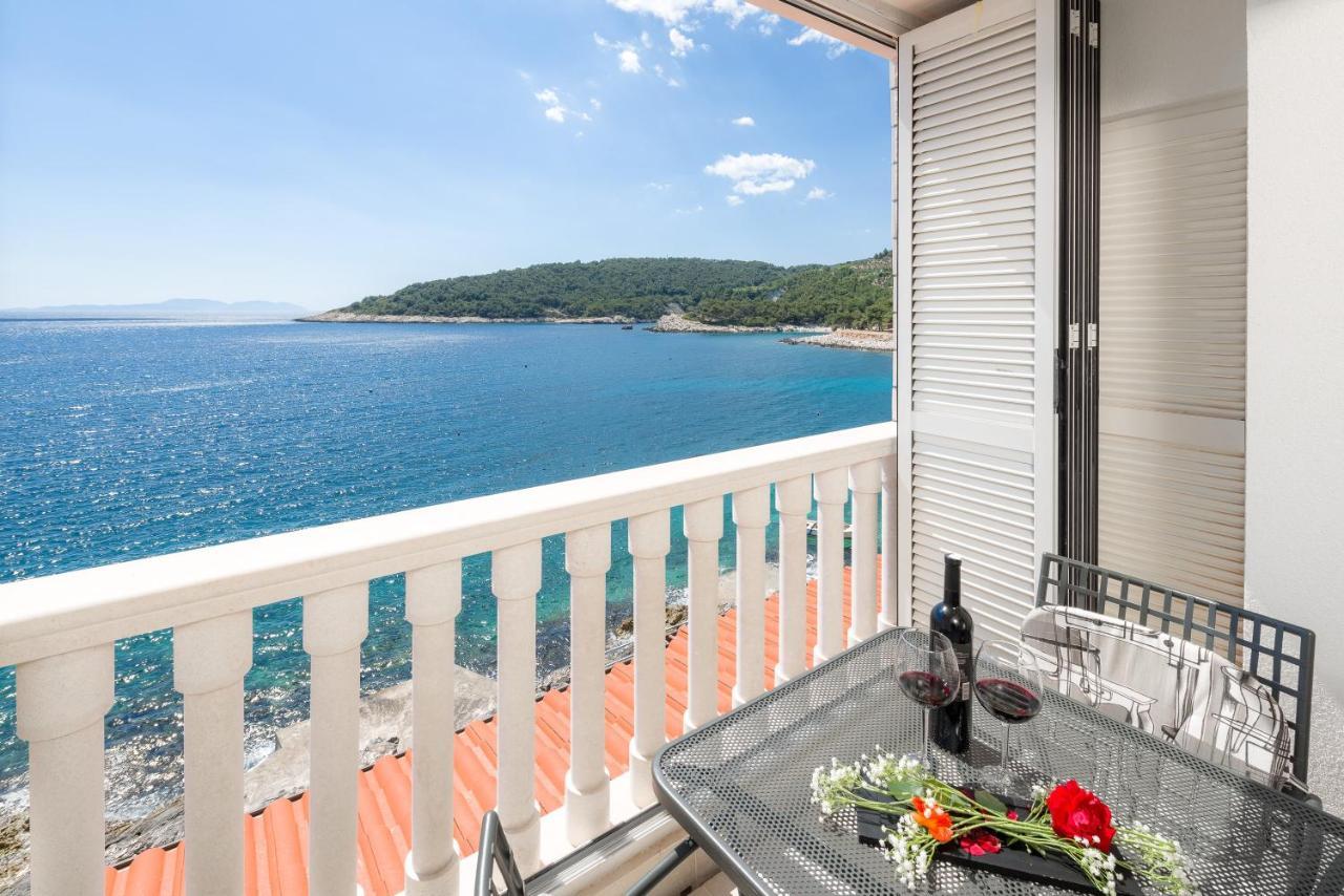 Luxury Bellavista Amazing Sea Holidays With Private Beach & Parking Milna  Dış mekan fotoğraf