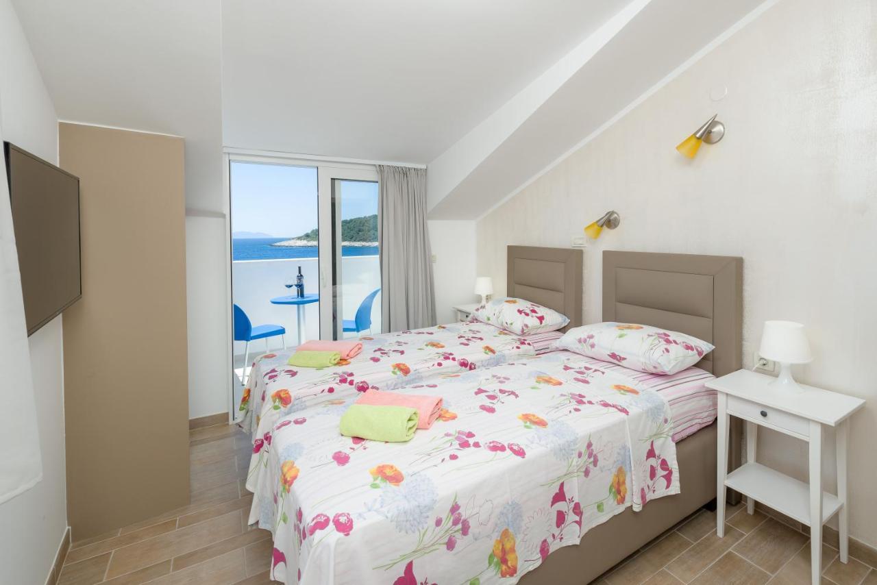 Luxury Bellavista Amazing Sea Holidays With Private Beach & Parking Milna  Dış mekan fotoğraf