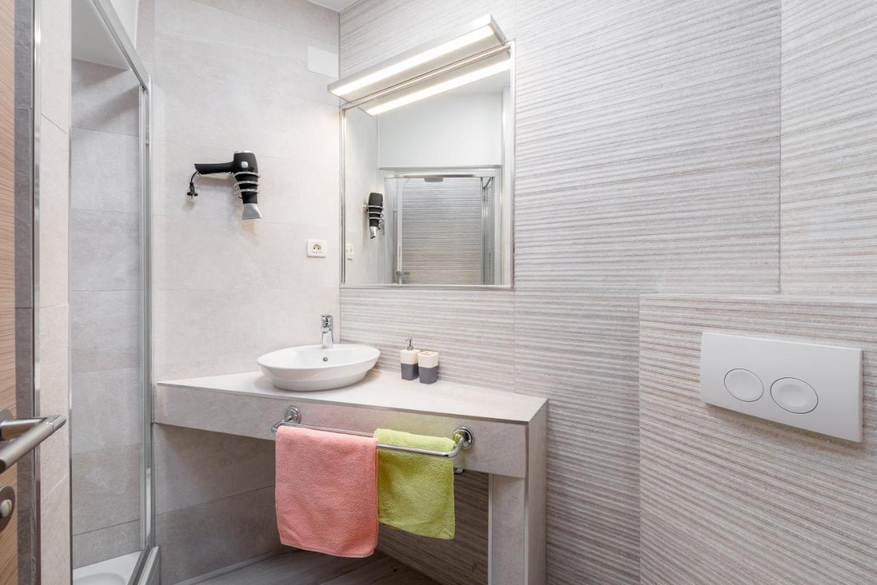 Luxury Bellavista Amazing Sea Holidays With Private Beach & Parking Milna  Dış mekan fotoğraf