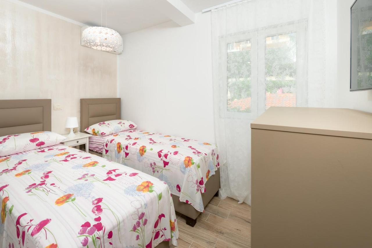 Luxury Bellavista Amazing Sea Holidays With Private Beach & Parking Milna  Dış mekan fotoğraf