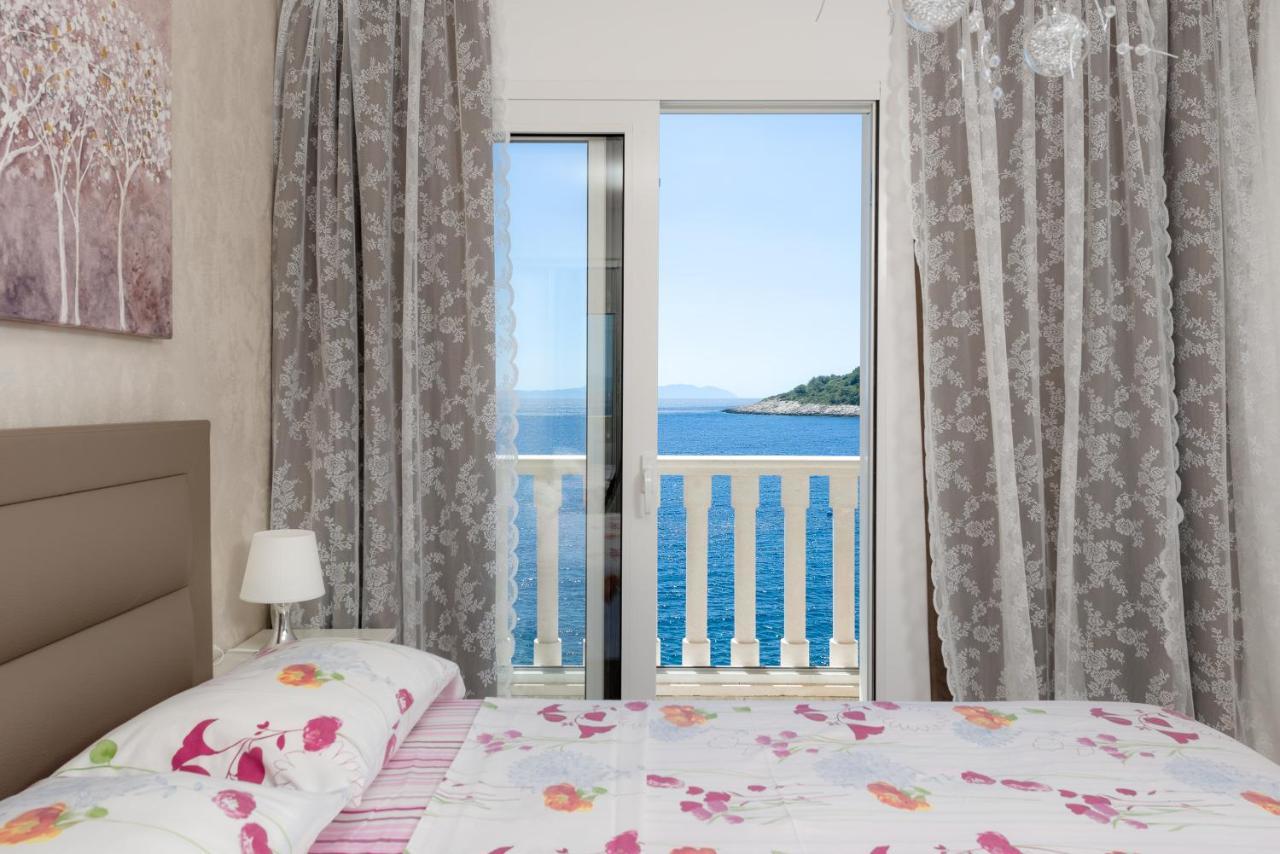 Luxury Bellavista Amazing Sea Holidays With Private Beach & Parking Milna  Dış mekan fotoğraf