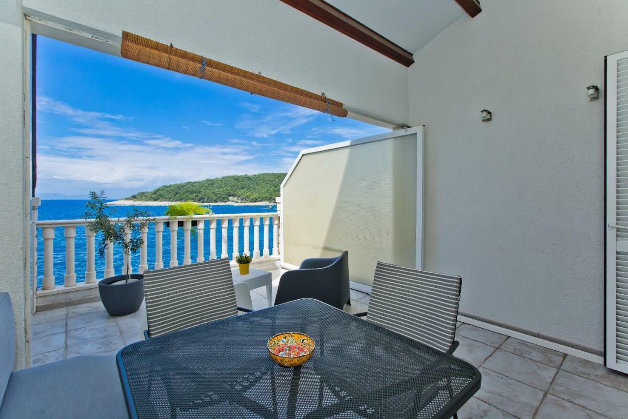 Luxury Bellavista Amazing Sea Holidays With Private Beach & Parking Milna  Dış mekan fotoğraf