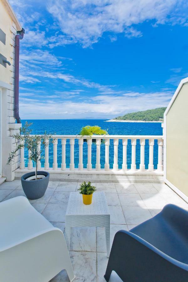 Luxury Bellavista Amazing Sea Holidays With Private Beach & Parking Milna  Dış mekan fotoğraf