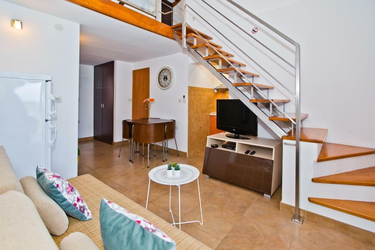 Luxury Bellavista Amazing Sea Holidays With Private Beach & Parking Milna  Dış mekan fotoğraf