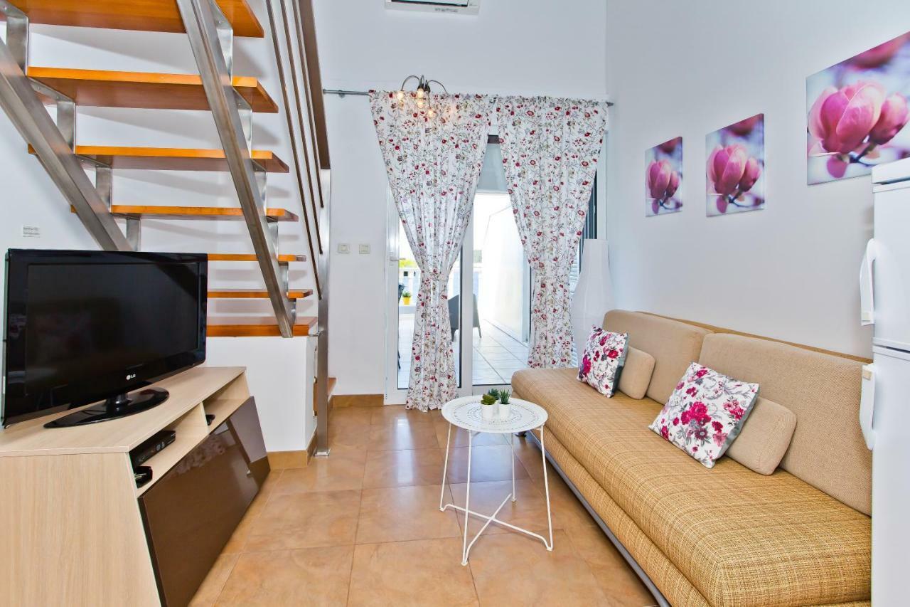 Luxury Bellavista Amazing Sea Holidays With Private Beach & Parking Milna  Dış mekan fotoğraf
